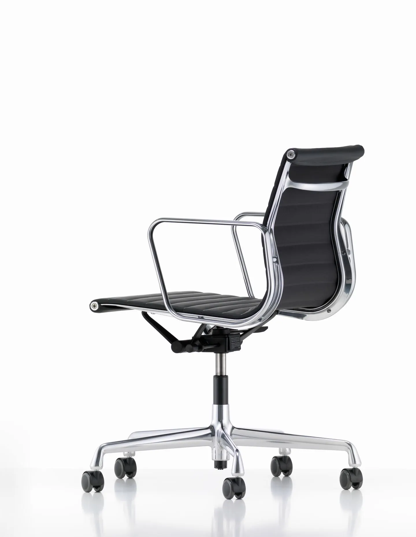 Aluminium Group EA 117 - Vitra w Mesmetric