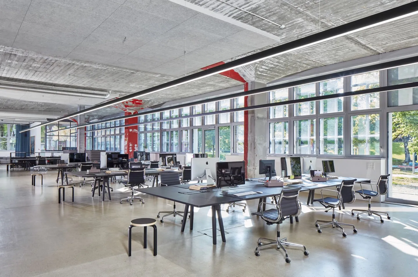 Aluminium Group EA 117 - Vitra w Mesmetric