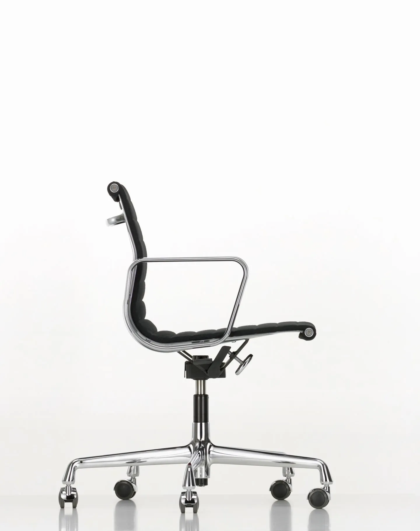 Aluminium Group EA 118 – Vitra at Mesmetric