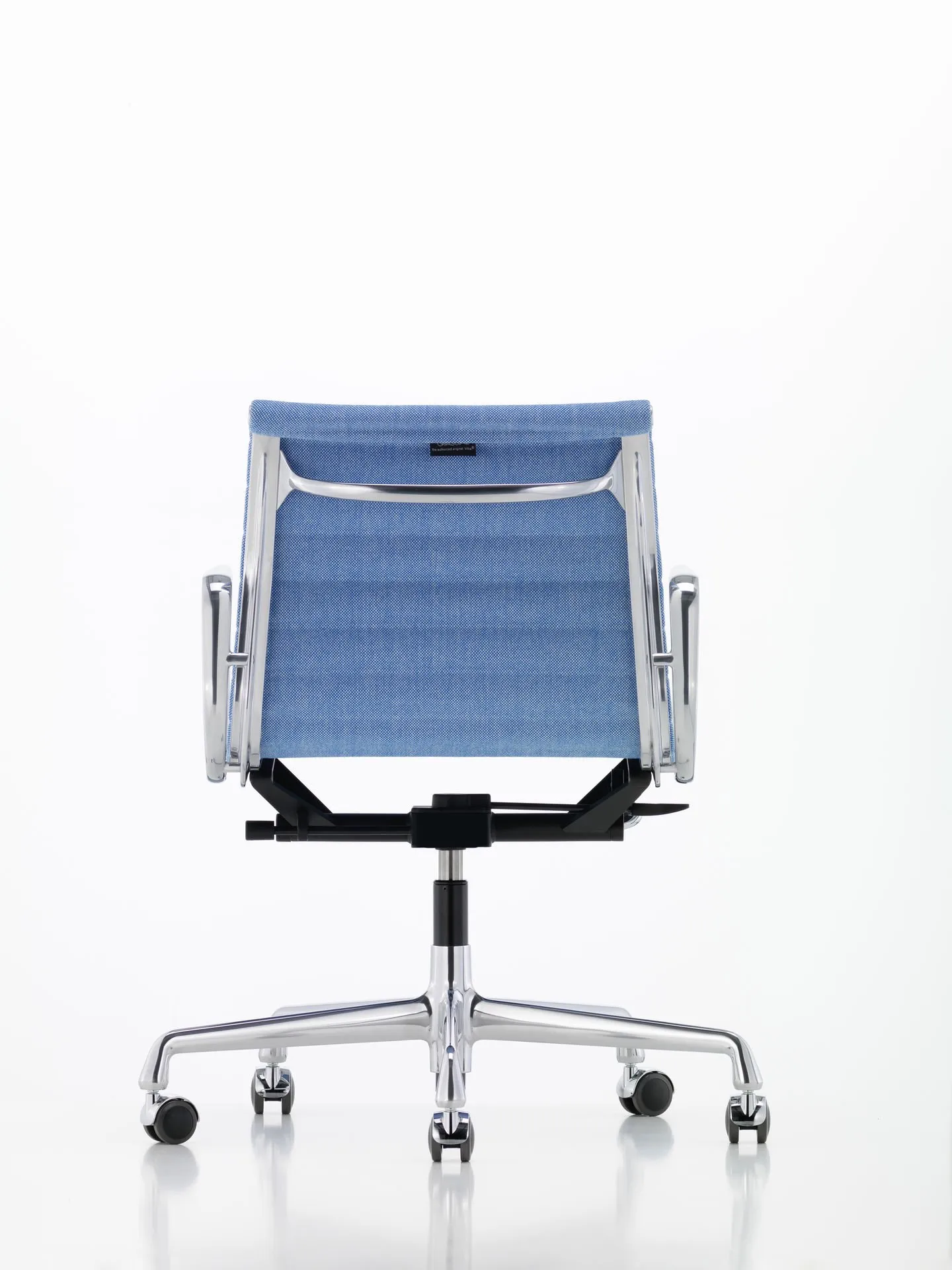 Aluminium Group EA 118 – Vitra at Mesmetric