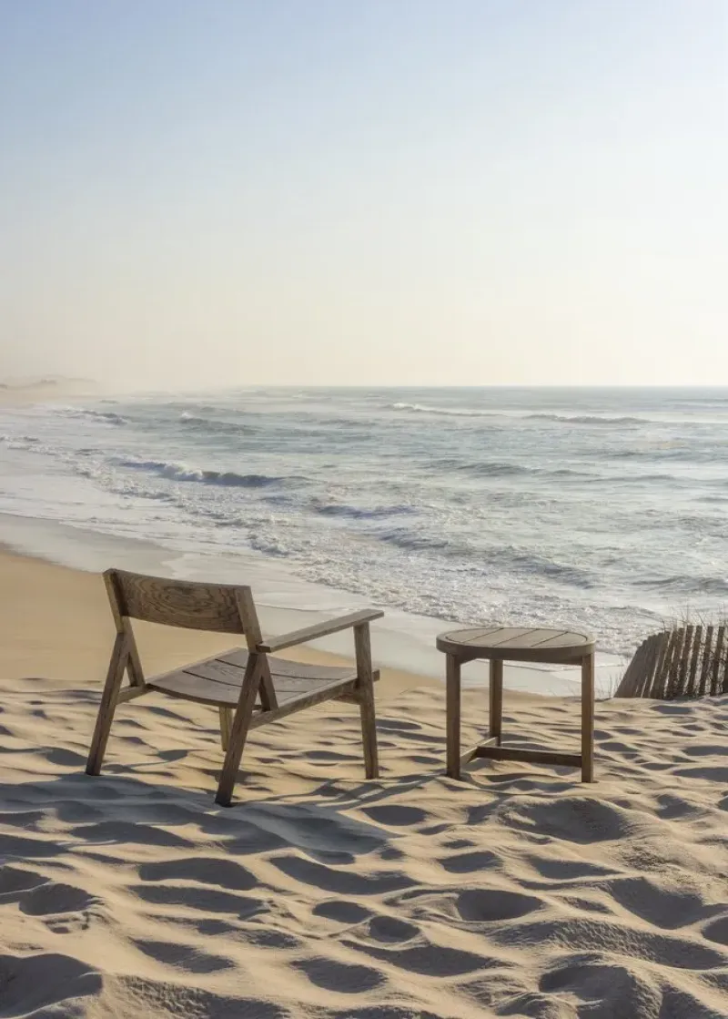576ZR/ZL 98.6°F Outdoor One Armed Lounge Chair