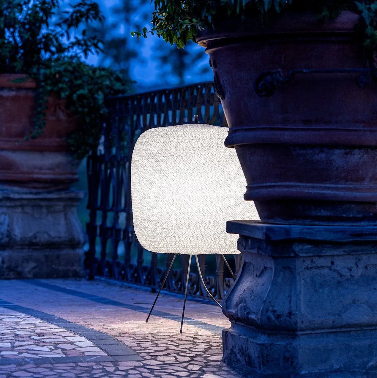 Shoji Outdoor – Davide Groppi at Mesmetric