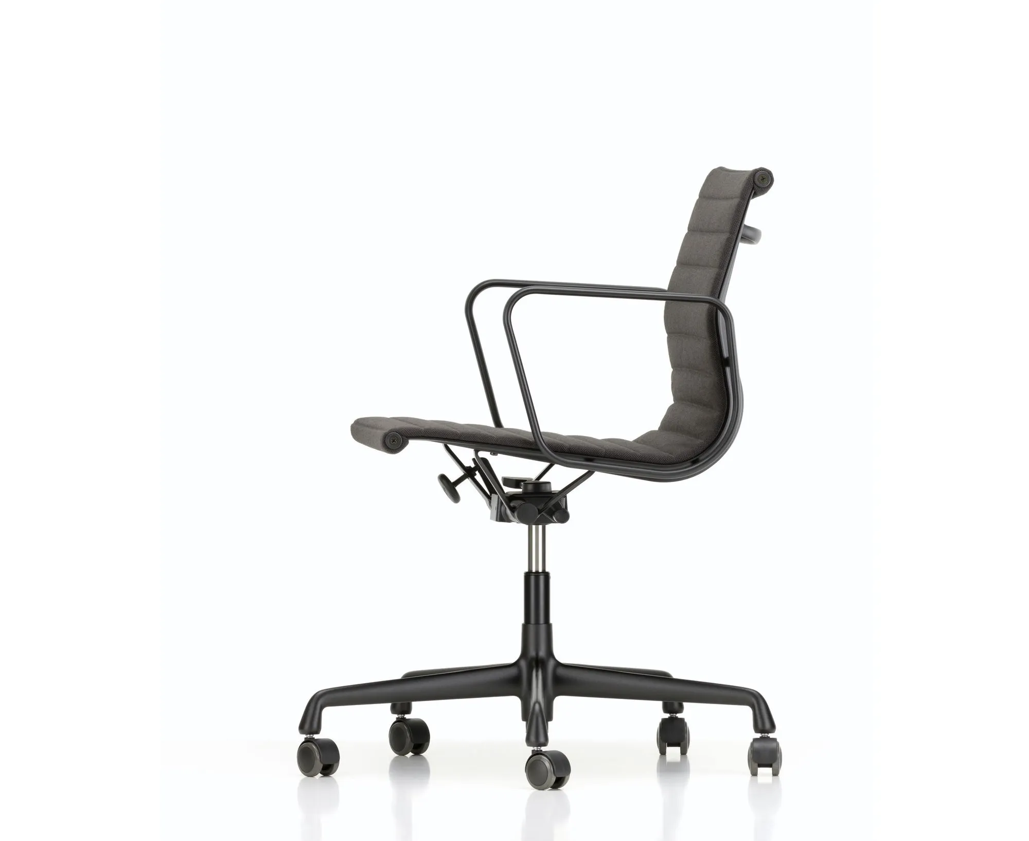 Aluminium Group EA 117 - Vitra w Mesmetric
