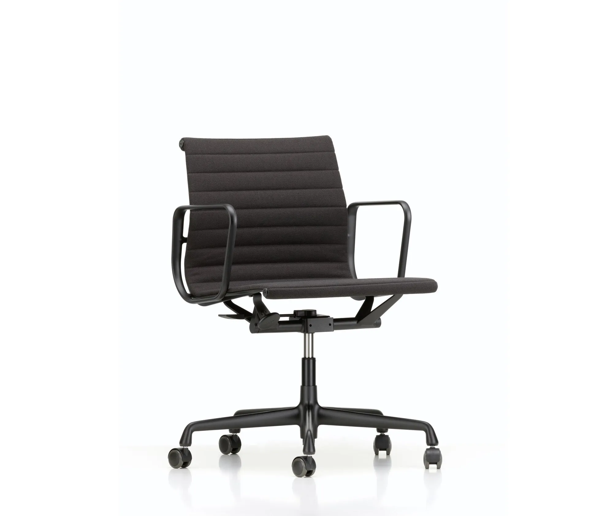 Aluminium Group EA 117 - Vitra w Mesmetric