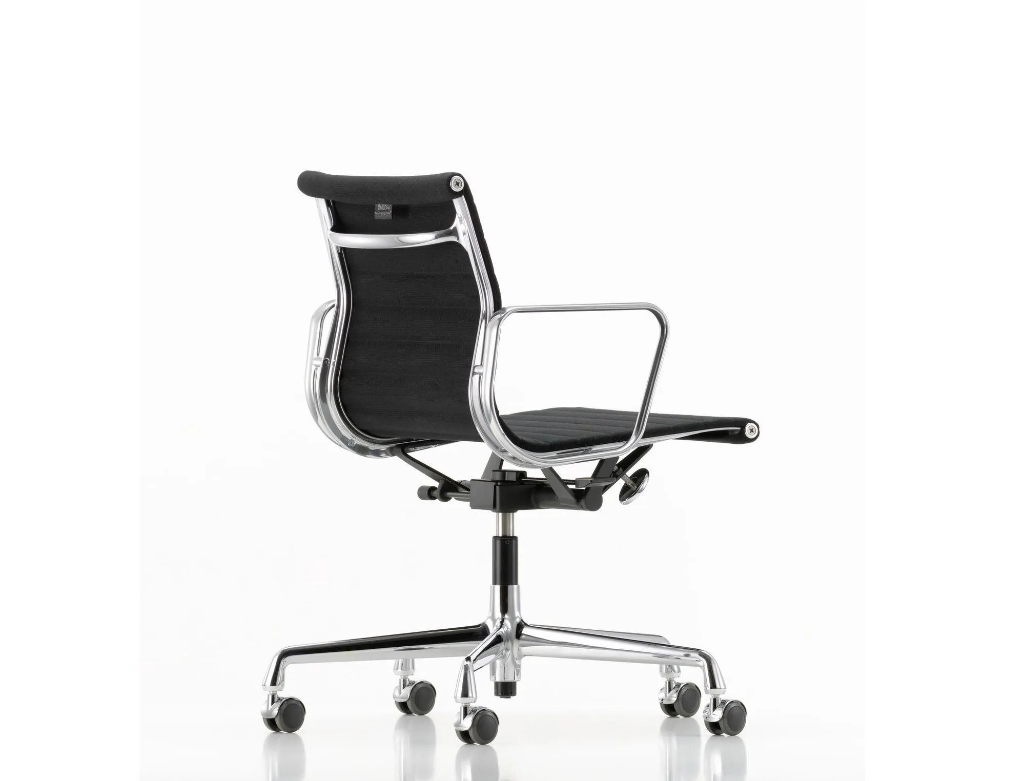 Aluminium Group EA 118 – Vitra at Mesmetric