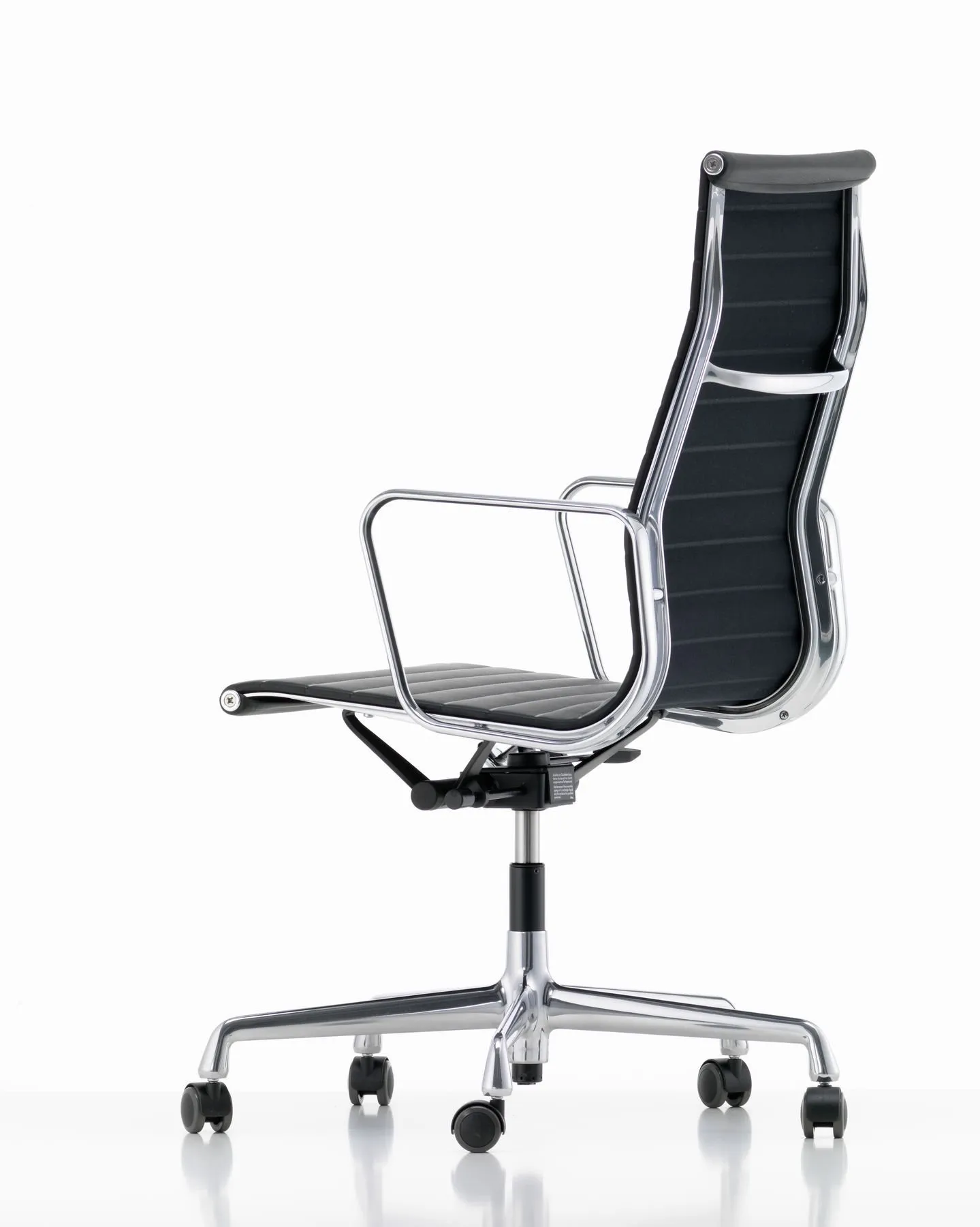 Aluminium Group EA 119 – Vitra at Mesmetric