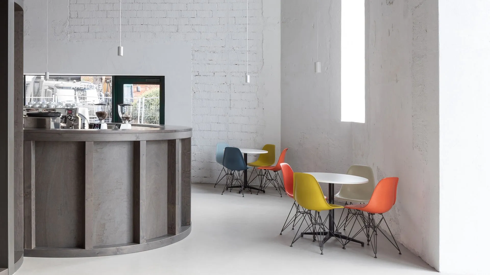 Bistro Round – Vitra at Mesmetric