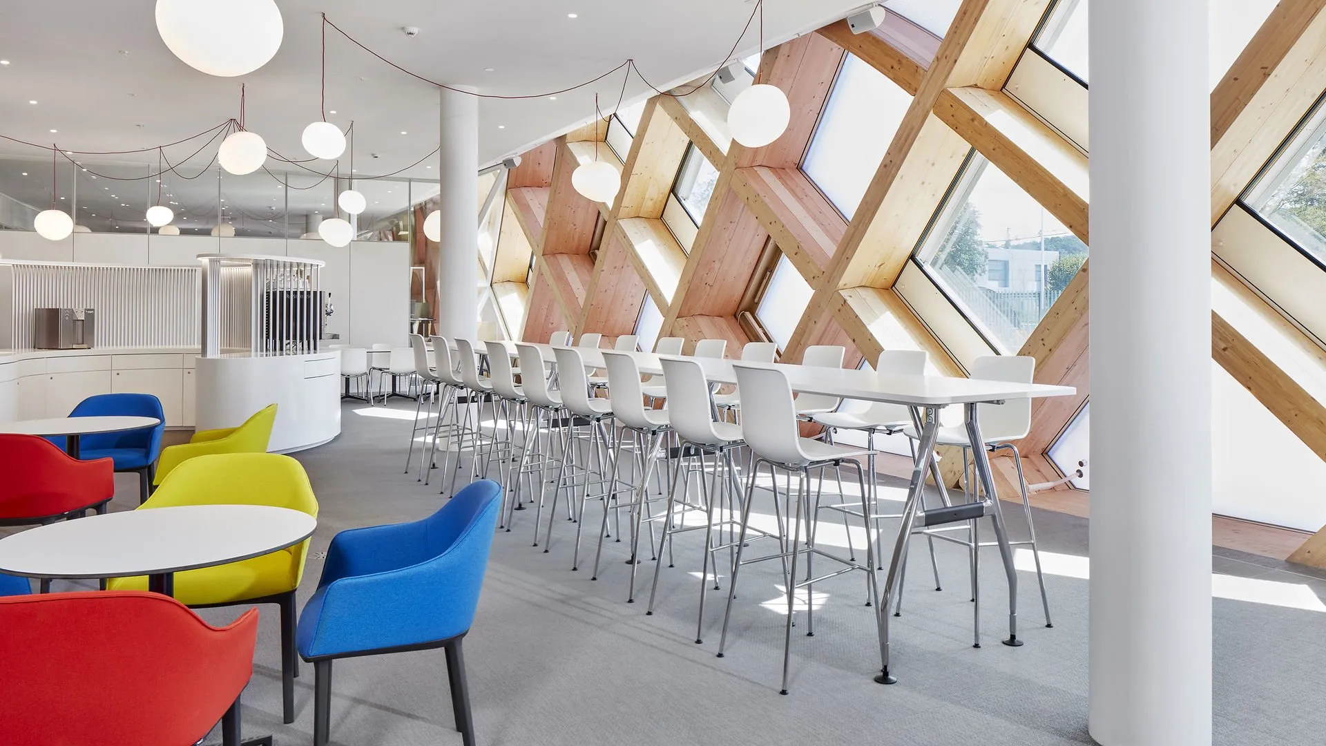Bistro Round – Vitra at Mesmetric