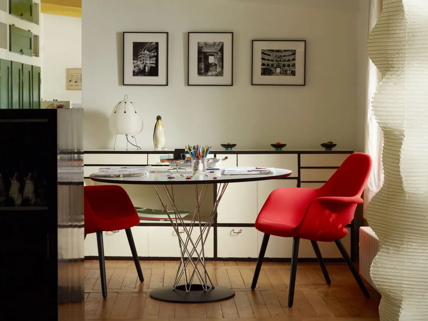 Dining Table - Vitra w Mesmetric