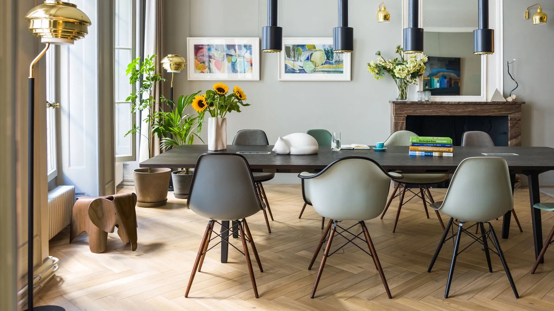 Eames Plastic RE DAW Front Upholstered - Vitra w Mesmetric