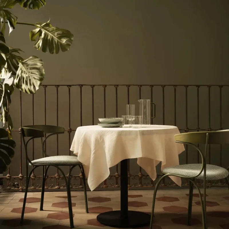 Ample Upholstered - Gebrüder Thonet Vienna w Mesmetric