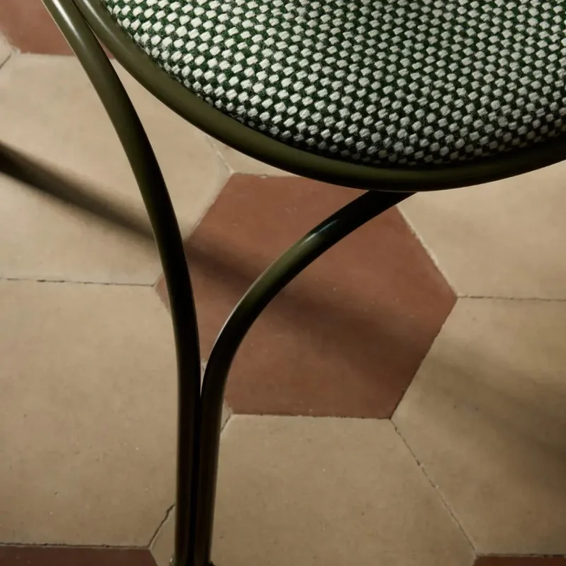 Ample Upholstered - Gebrüder Thonet Vienna w Mesmetric