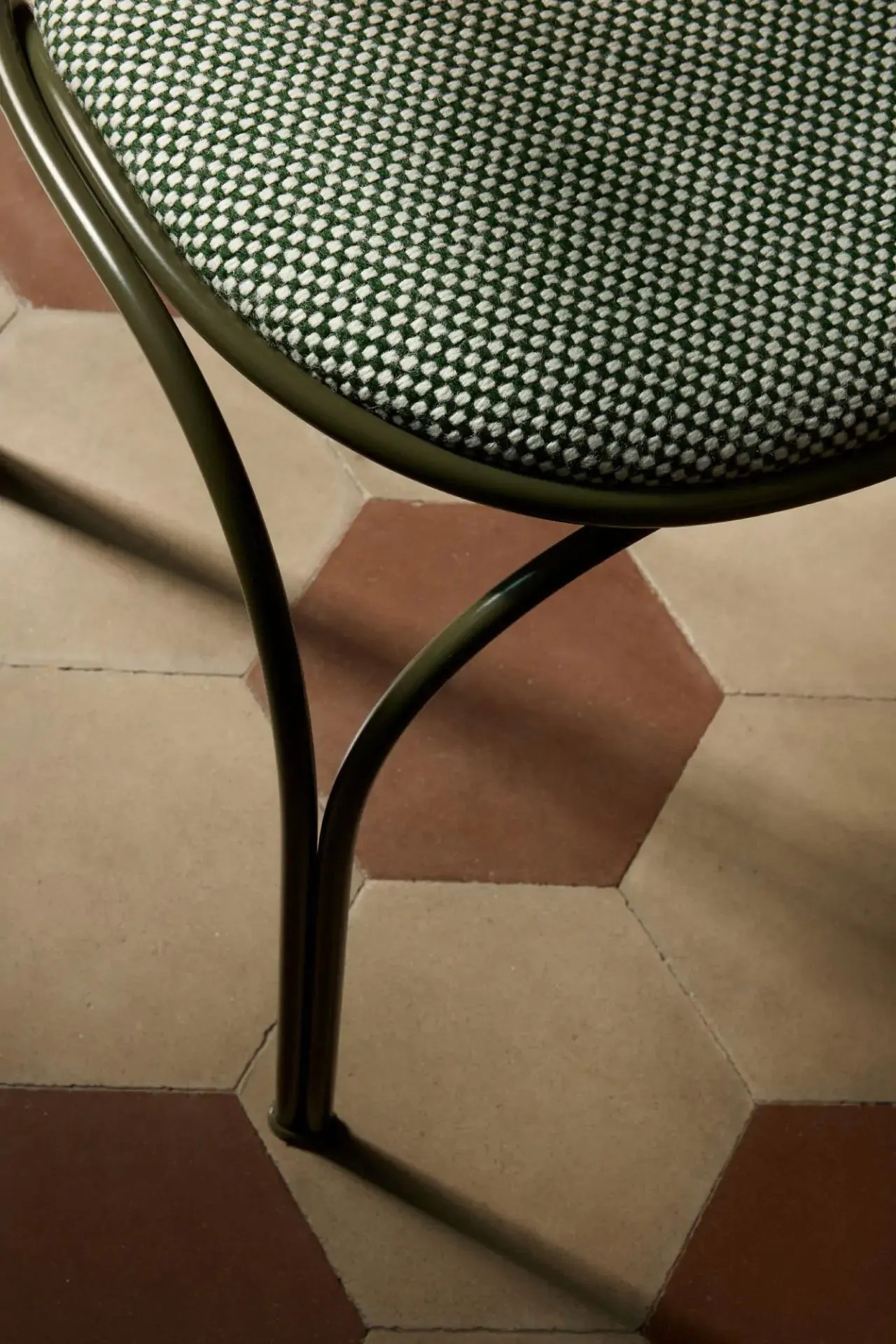 Ample Upholstered - Gebrüder Thonet Vienna w Mesmetric