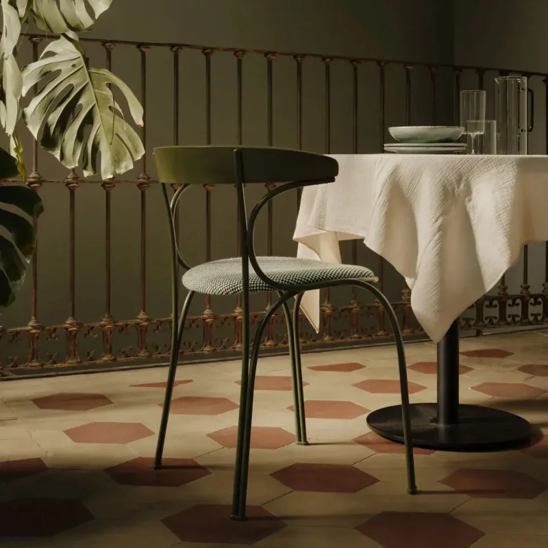 Ample Upholstered - Gebrüder Thonet Vienna w Mesmetric