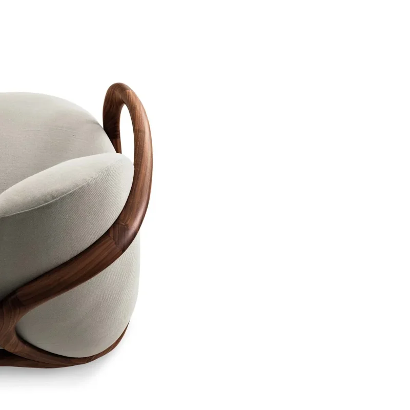 Hug – Giorgetti at Mesmetric