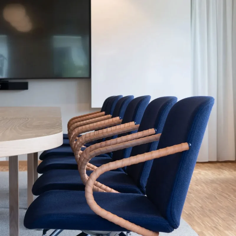 Amstelle armchair with 4 star base – Swedese at Mesmetric