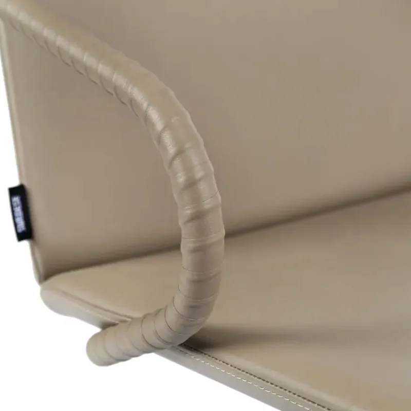 Amstelle armchair with 4 star base – Swedese at Mesmetric