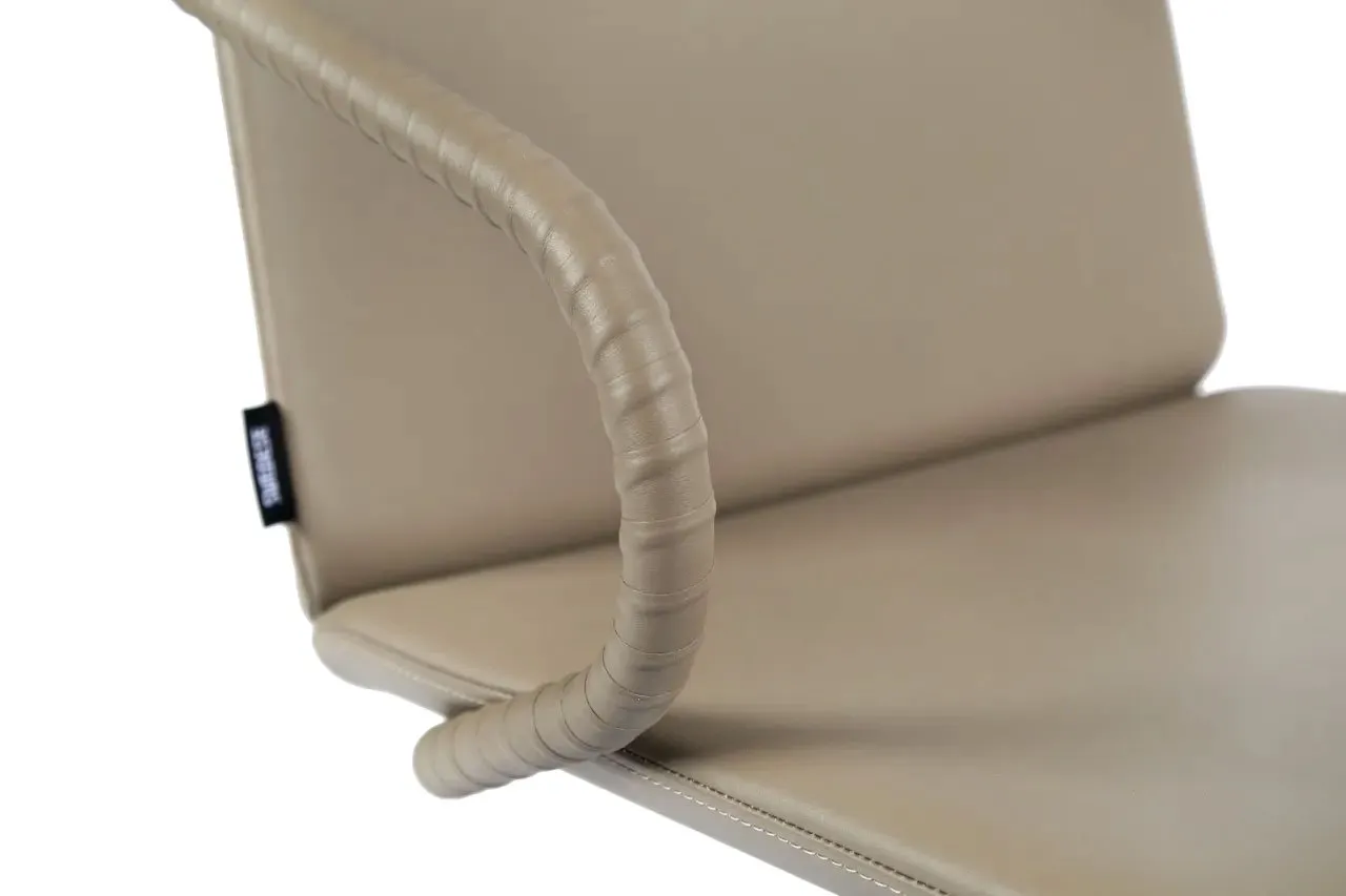 Amstelle armchair with 4 star base – Swedese at Mesmetric