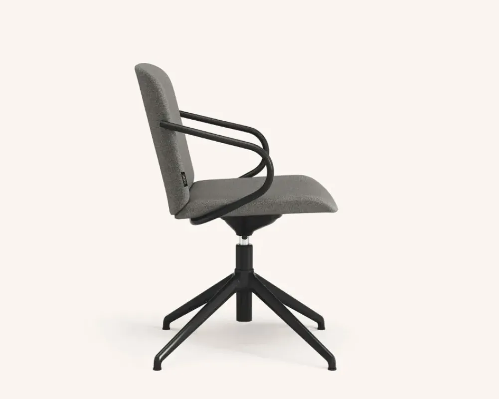 Amstelle armchair with 4 star base – Swedese at Mesmetric