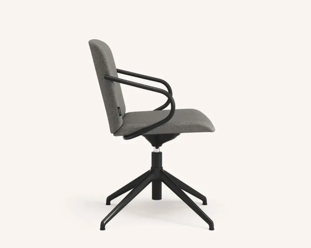Amstelle armchair with 4 star base – Swedese at Mesmetric