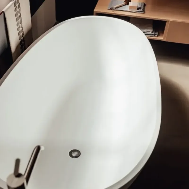 Spoon M Bathtube by Agape | Mesmetric