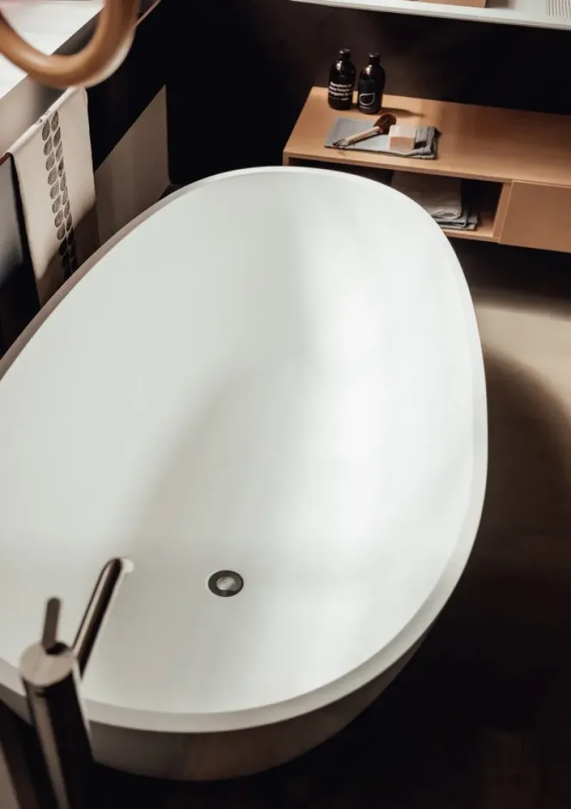 Spoon M Bathtube by Agape | Mesmetric