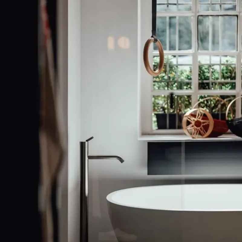 Spoon M Bathtube by Agape | Mesmetric