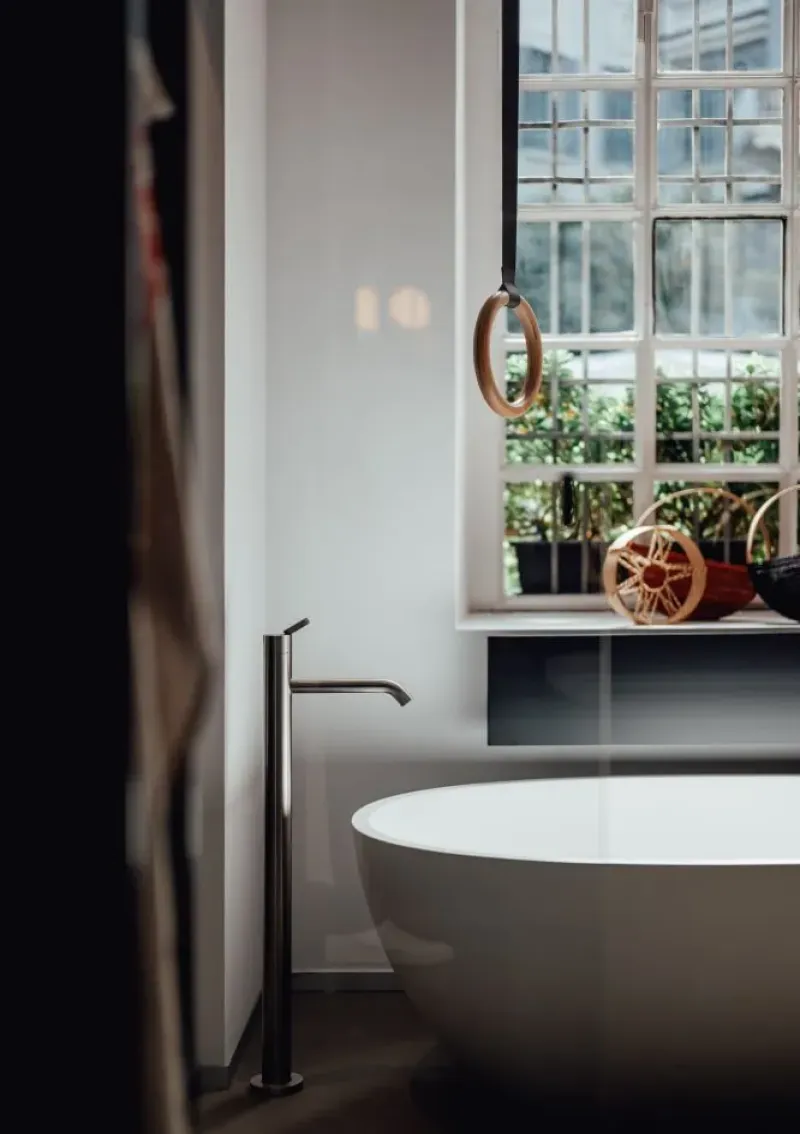 Spoon M Bathtube by Agape | Mesmetric