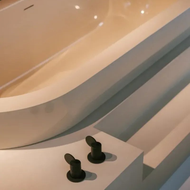 Cenote Bathtub Semi-Recessed