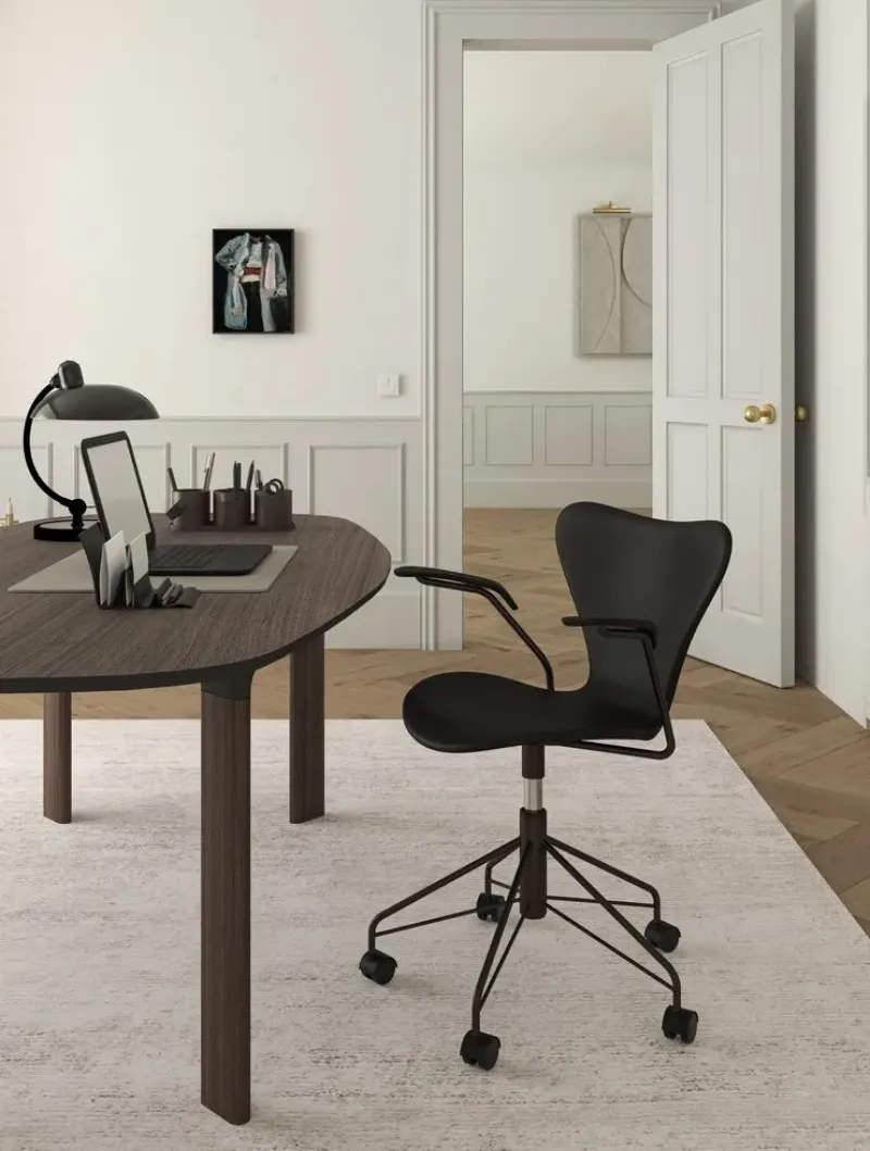 Analog™ - Fritz Hansen w Mesmetric