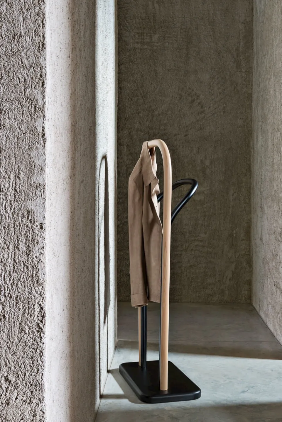 Arch clothes valet – Gebrüder Thonet Vienna at Mesmetric