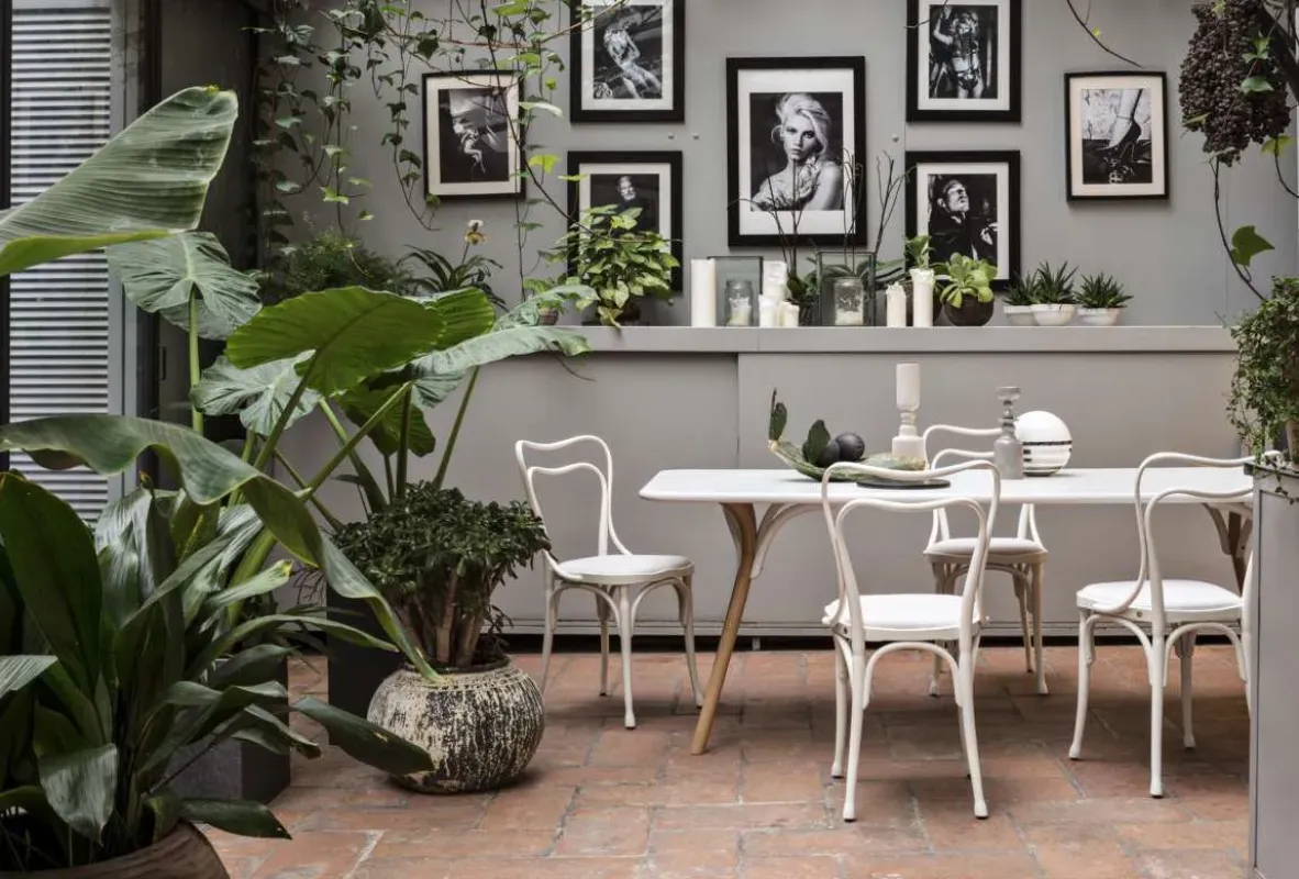 Arch Dining – Gebrüder Thonet Vienna at Mesmetric