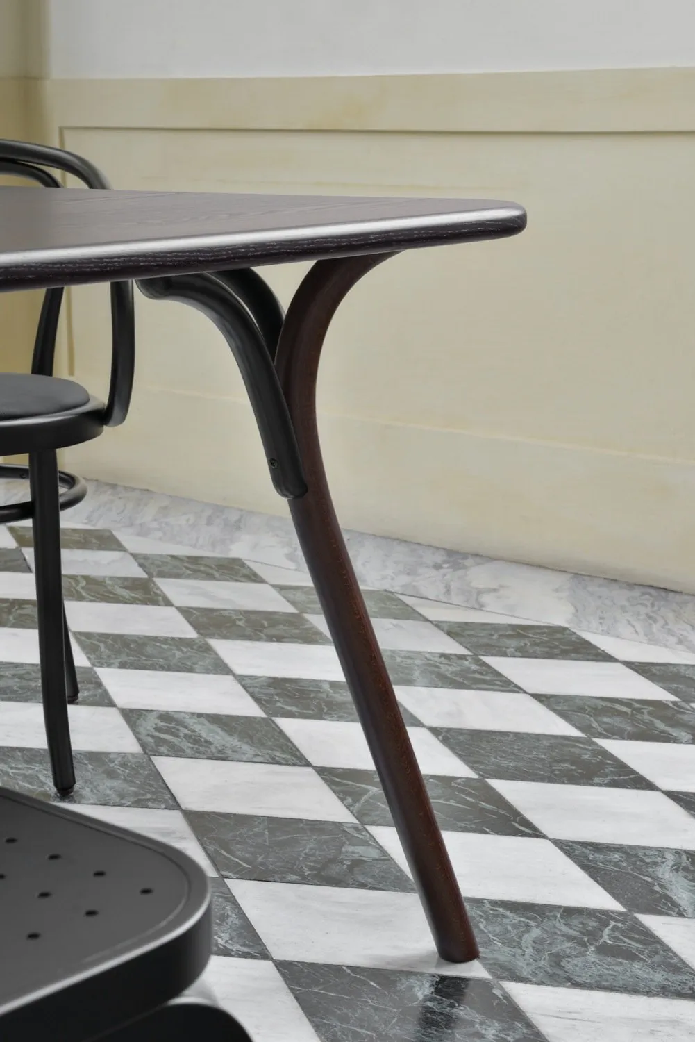 Arch Dining – Gebrüder Thonet Vienna at Mesmetric
