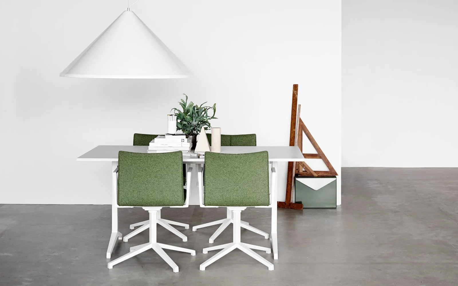 Archal 4-feet – Lammhults at Mesmetric