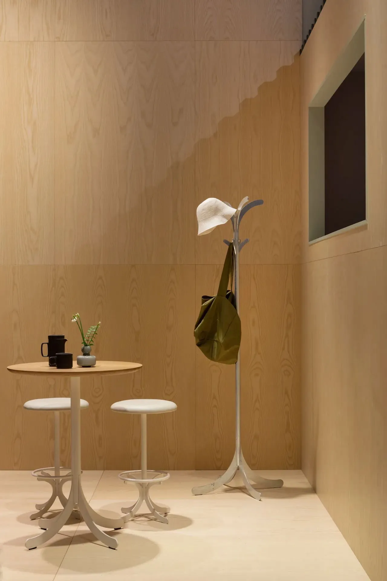Atlas coat hanger – Swedese at Mesmetric