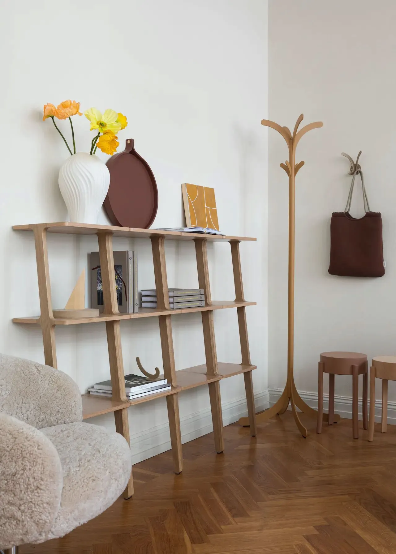 Atlas coat hanger – Swedese at Mesmetric