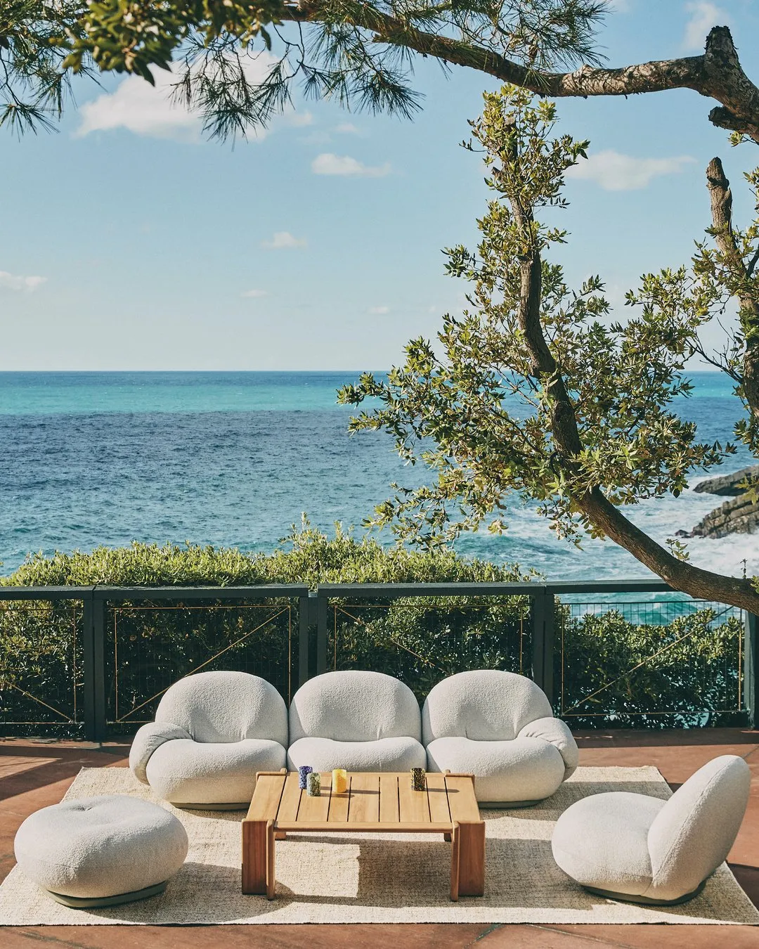 Atmosfera coffee table outdoor - Gubi.dk w Mesmetric