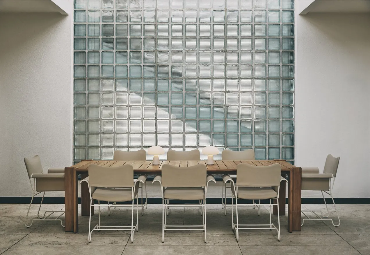 Atmosfera table outdoor - Gubi.dk w Mesmetric