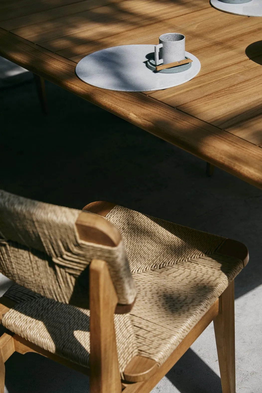 Atmosfera table outdoor - Gubi.dk w Mesmetric