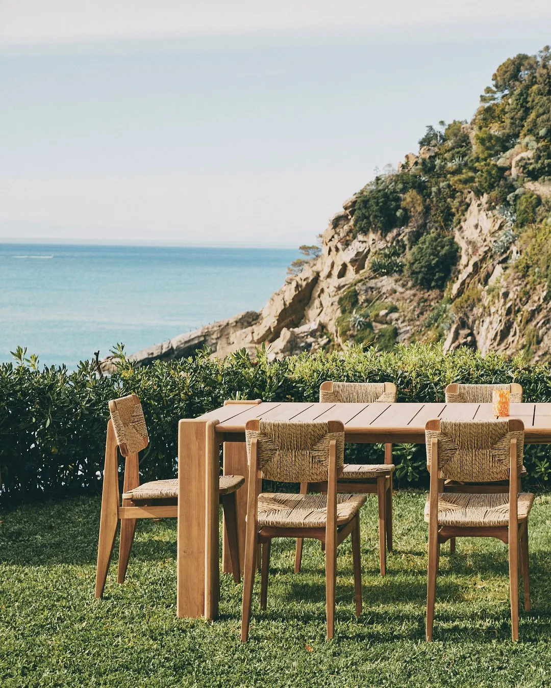 Atmosfera table outdoor - Gubi.dk w Mesmetric