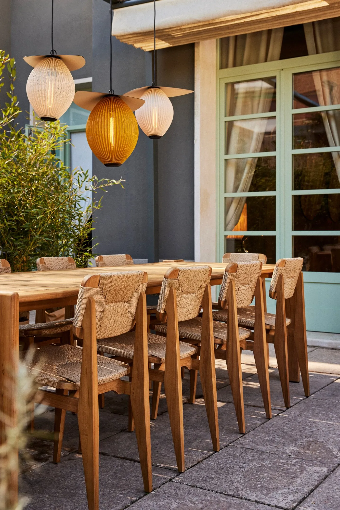 Atmosfera table outdoor - Gubi.dk w Mesmetric