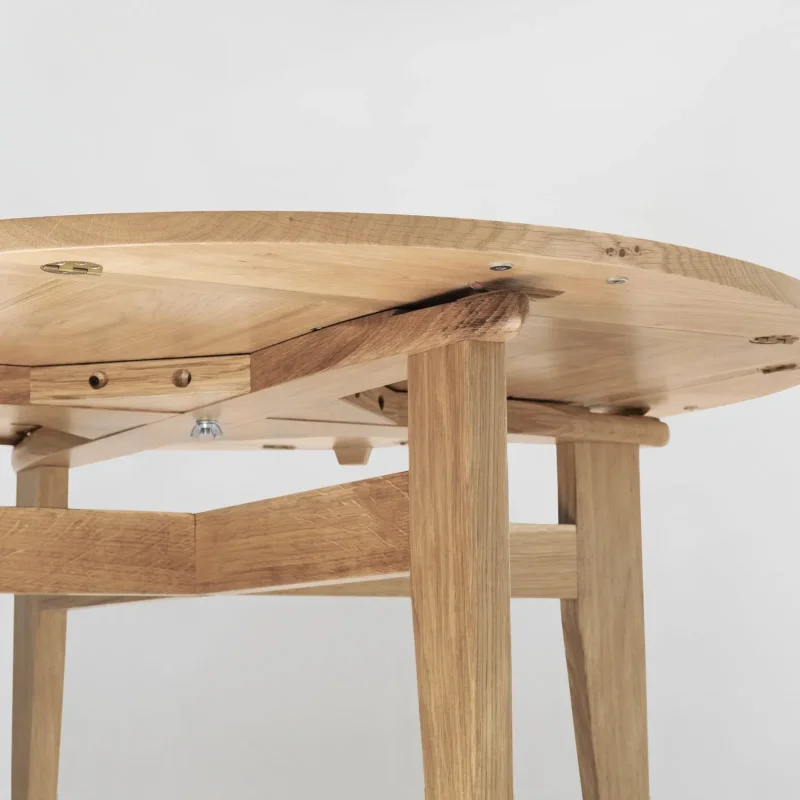 B-table pivoting round / square - Gubi.dk w Mesmetric