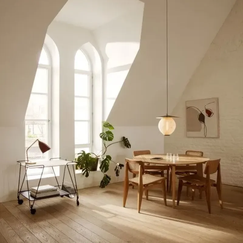 B-table pivoting round / square - Gubi.dk w Mesmetric