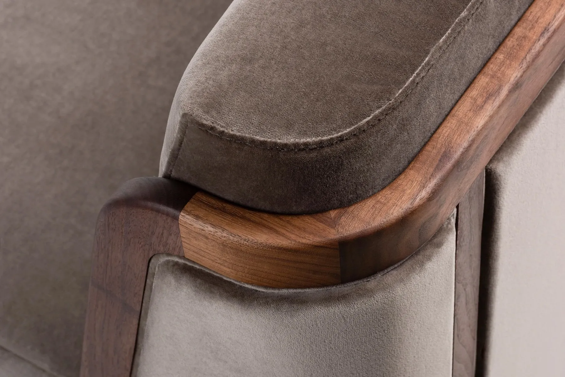 267, 268 Throne Sofa – De La Espada at Mesmetric