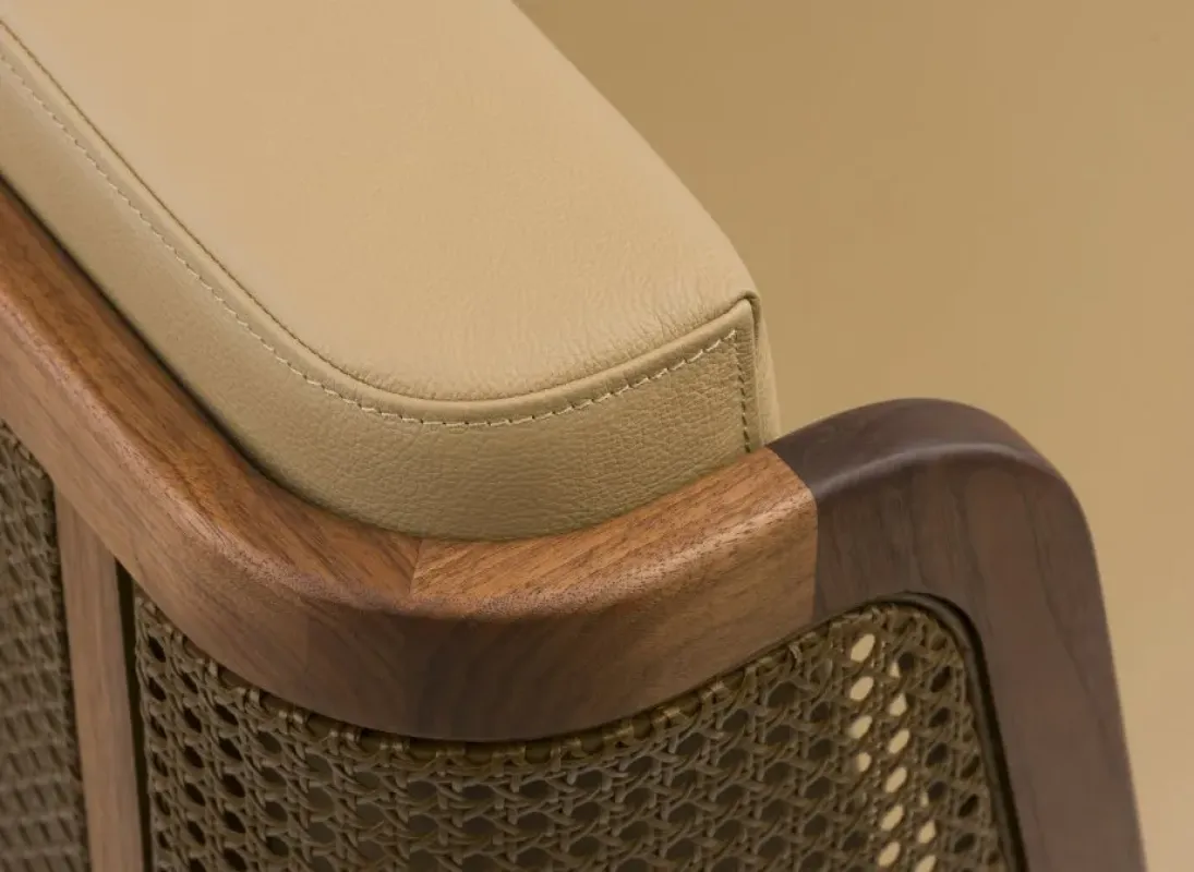 270 Throne Lounge Chair – De La Espada at Mesmetric