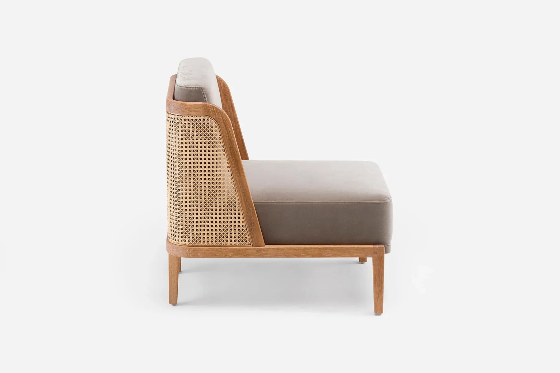 270 Throne Lounge Chair – De La Espada at Mesmetric