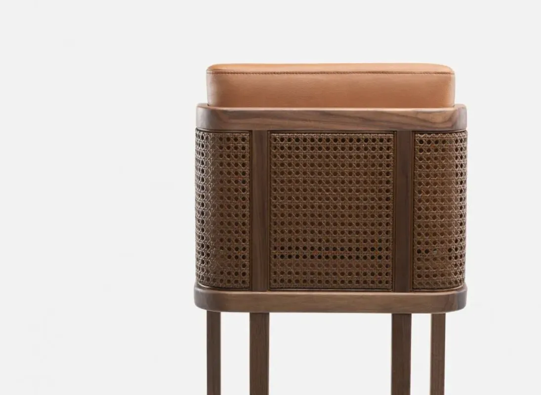 272P/T Throne Bar Stool Rattan – De La Espada at Mesmetric