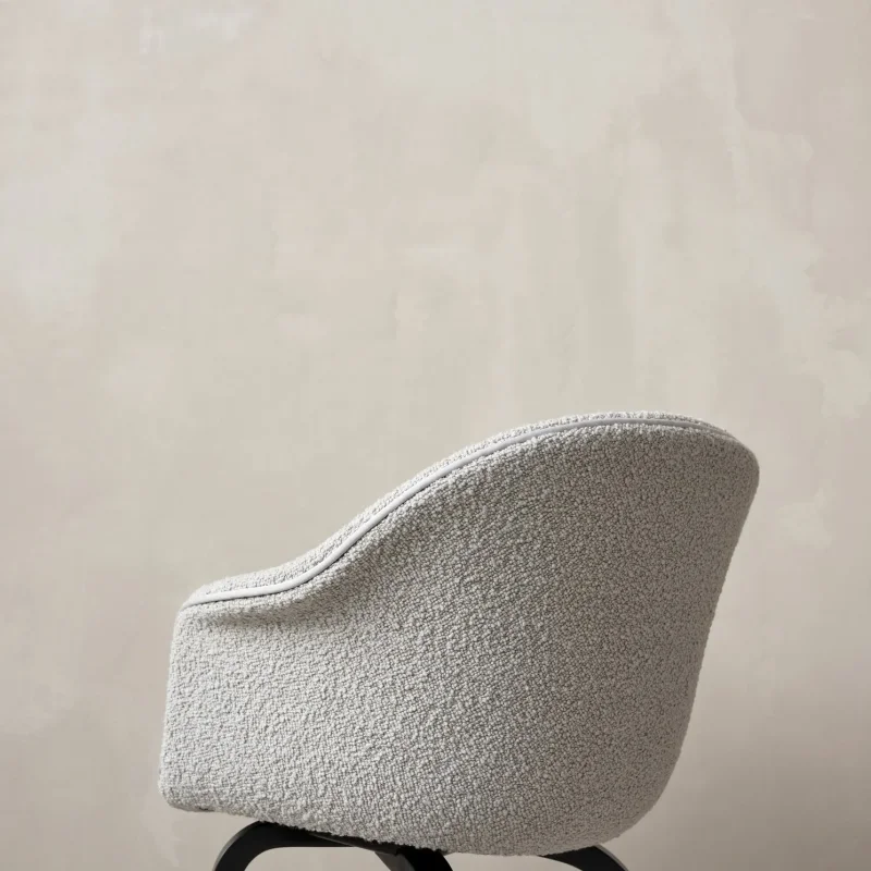Bat dining wood base upholstered - Gubi.dk w Mesmetric