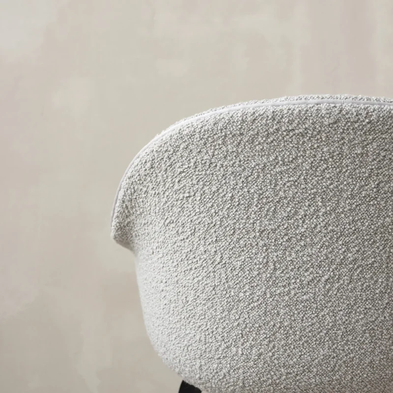 Bat dining wood base upholstered - Gubi.dk w Mesmetric