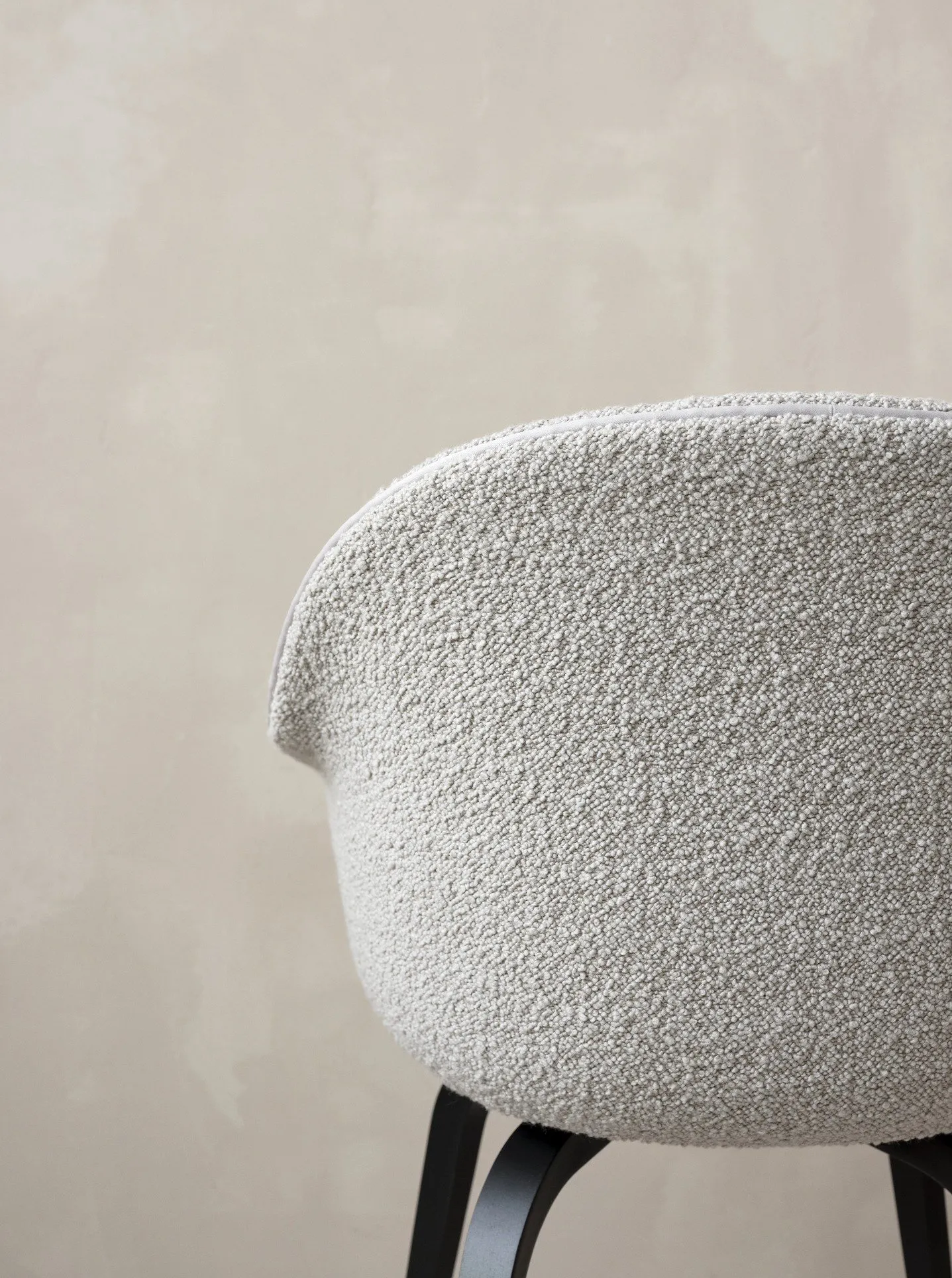 Bat dining wood base upholstered - Gubi.dk w Mesmetric